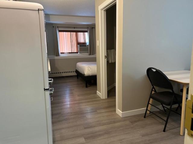 Griz Inn By Stayin Fernie Habitación foto