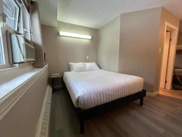 Griz Inn By Stayin Fernie Habitación foto