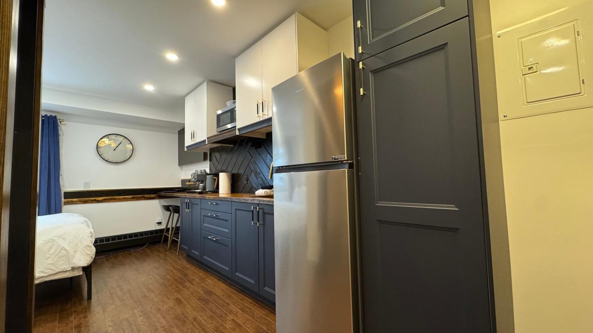 Griz Inn By Stayin Fernie Habitación foto