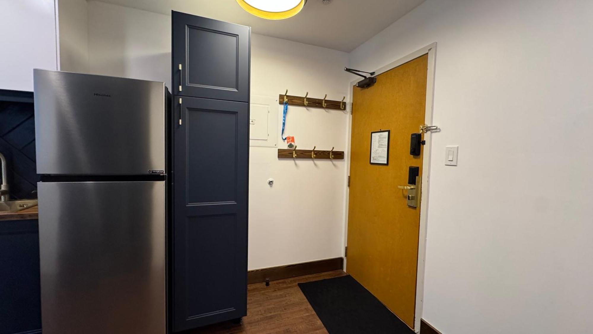 Griz Inn By Stayin Fernie Habitación foto